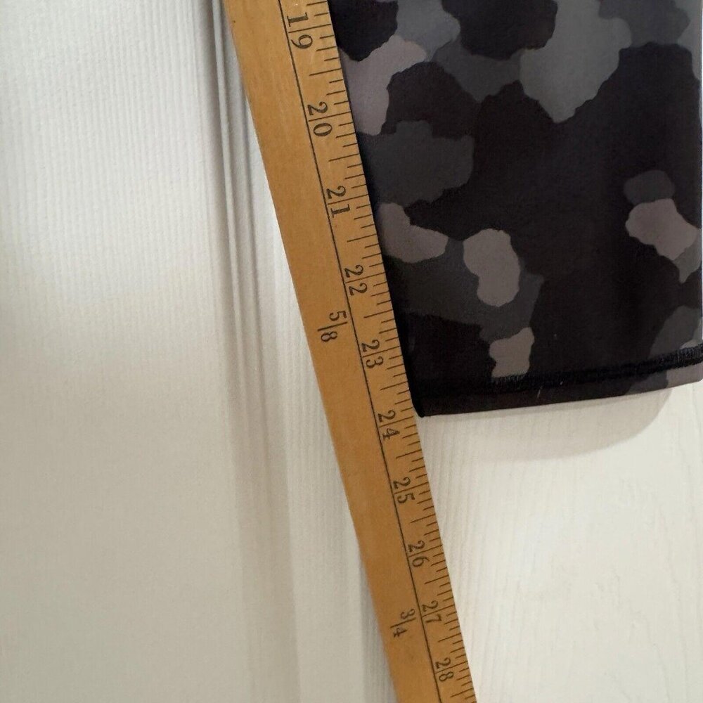 Athleta Lightning Camo‎ 7/8 Leggings-Gray Camo-Medium - Picture 7 of 9